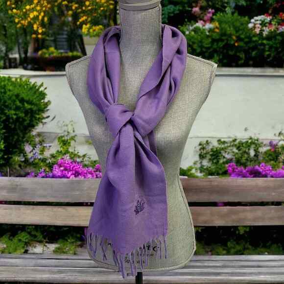 FENDI Lana Wool Lavender Purple Fringe Scarf authentic made in Italy